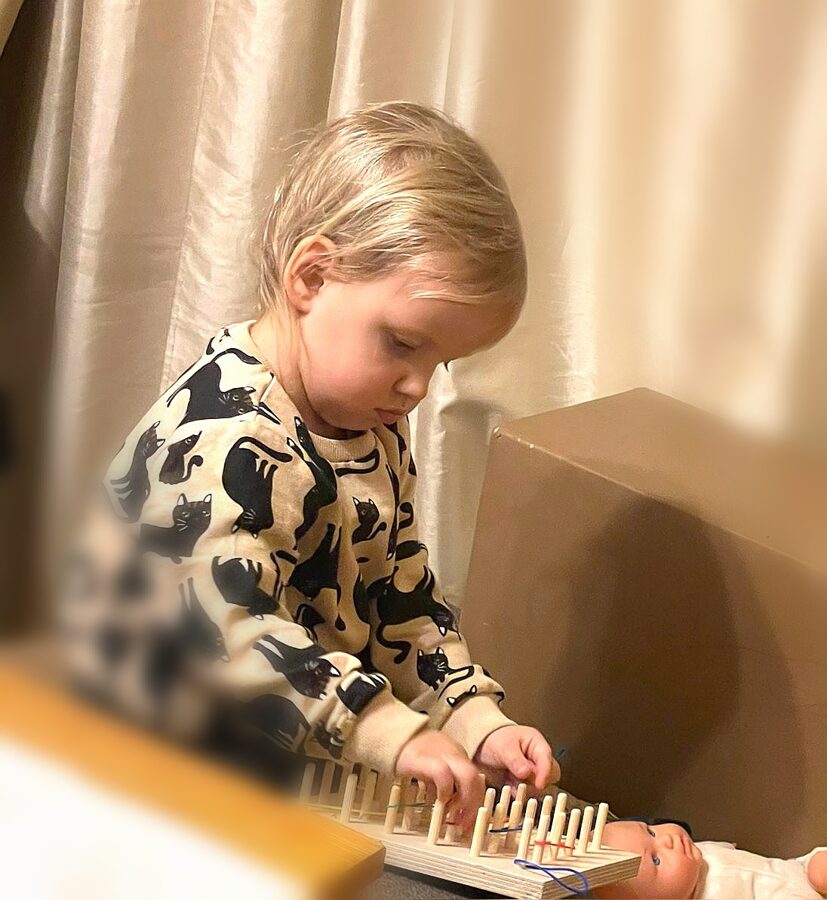 GEOBOARD (spalva: natūralus medis) – edukacinis žaidimas vaikams nuo 2 iki 8 metų